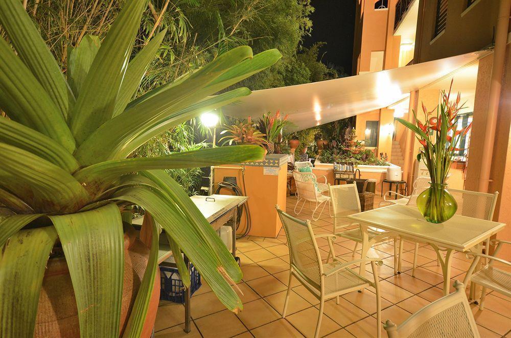 Martinique On Macrossan Lejlighedshotel Port Douglas Eksteriør billede