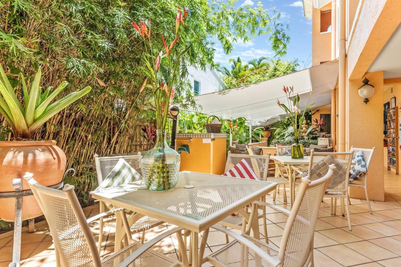 Martinique On Macrossan Lejlighedshotel Port Douglas Eksteriør billede